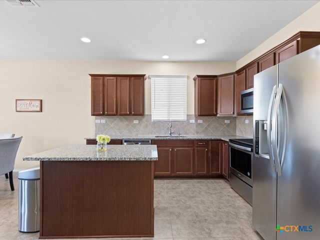 2818 Ridge Berry Road, New Braunfels, TX 78130