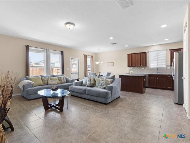 2818 Ridge Berry Road, New Braunfels, TX 78130