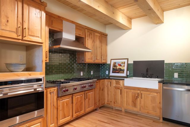 547 Hillside Ave., Santa Fe, NM 87501