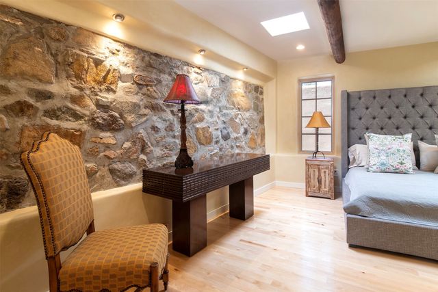 547 Hillside Ave., Santa Fe, NM 87501