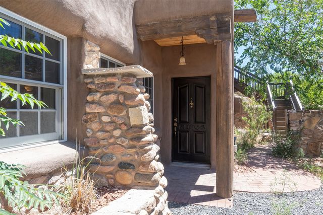 547 Hillside Ave., Santa Fe, NM 87501