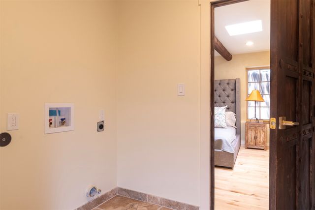 547 Hillside Ave., Santa Fe, NM 87501