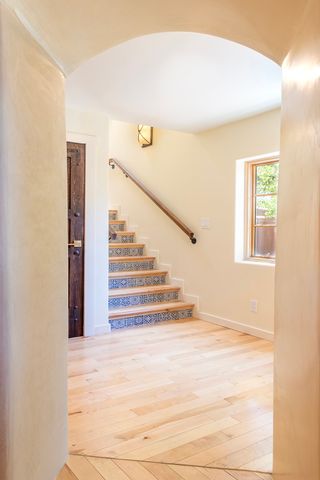 547 Hillside Ave., Santa Fe, NM 87501