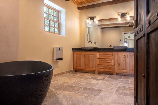 547 Hillside Ave., Santa Fe, NM 87501