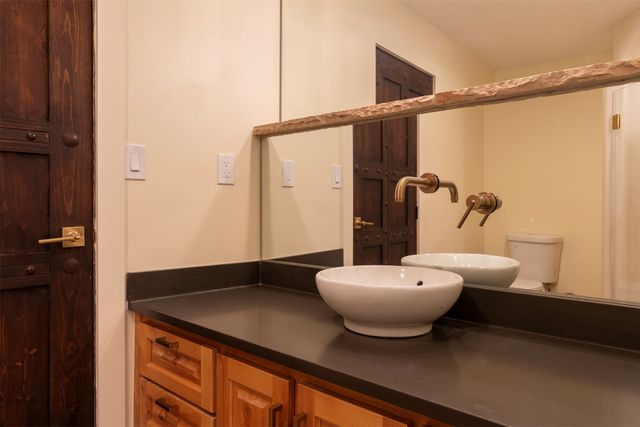 547 Hillside Ave., Santa Fe, NM 87501