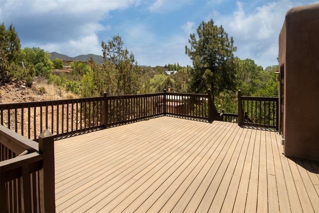 547 Hillside Ave., Santa Fe, NM 87501