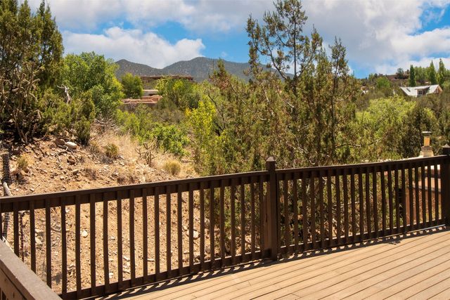 547 Hillside Ave., Santa Fe, NM 87501