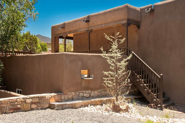 547 Hillside Ave., Santa Fe, NM 87501