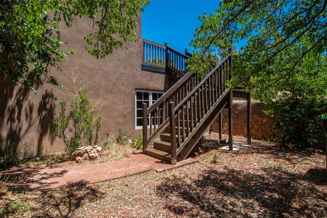 547 Hillside Ave., Santa Fe, NM 87501