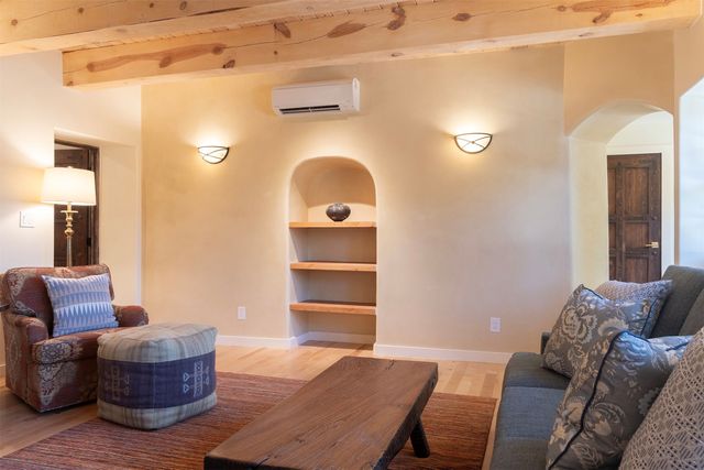 547 Hillside Ave., Santa Fe, NM 87501