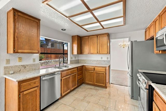 4853 Ridgeview Drive, Antioch, CA 94531