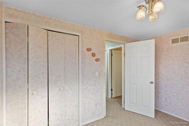 19682 Jeanette Street, Southfield, MI 48075