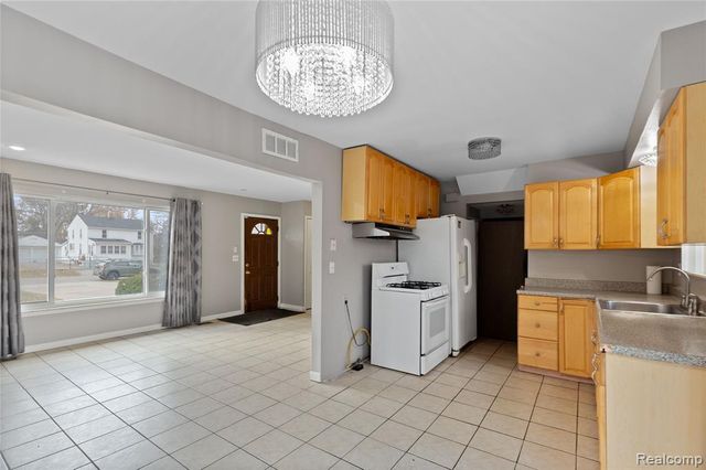 19682 Jeanette Street, Southfield, MI 48075