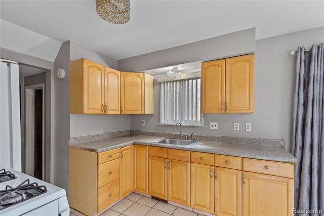 19682 Jeanette Street, Southfield, MI 48075