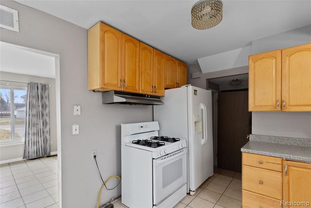 19682 Jeanette Street, Southfield, MI 48075