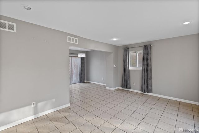 19682 Jeanette Street, Southfield, MI 48075