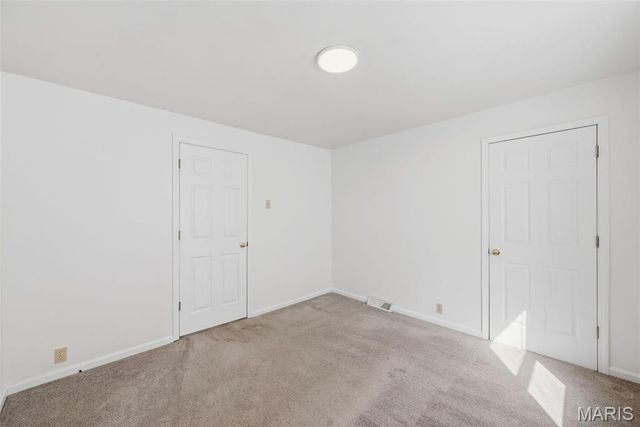 4672 Dewey Avenue, St Louis, MO 63116