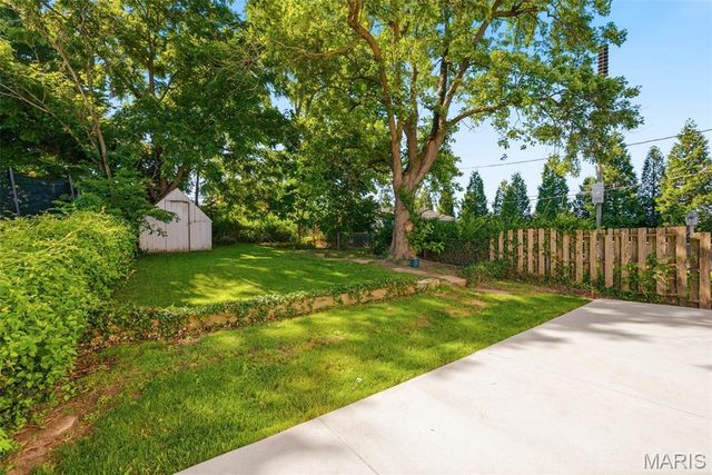 4672 Dewey Avenue, St Louis, MO 63116