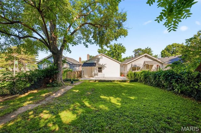 4672 Dewey Avenue, St Louis, MO 63116