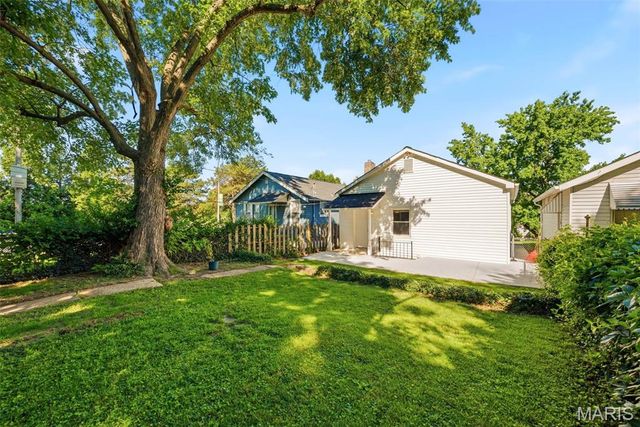 4672 Dewey Avenue, St Louis, MO 63116