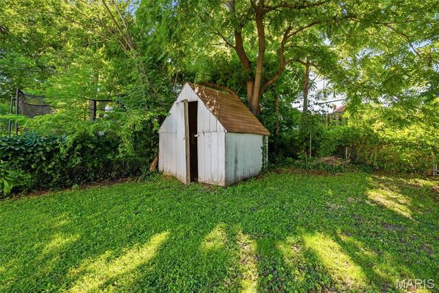 4672 Dewey Avenue, St Louis, MO 63116