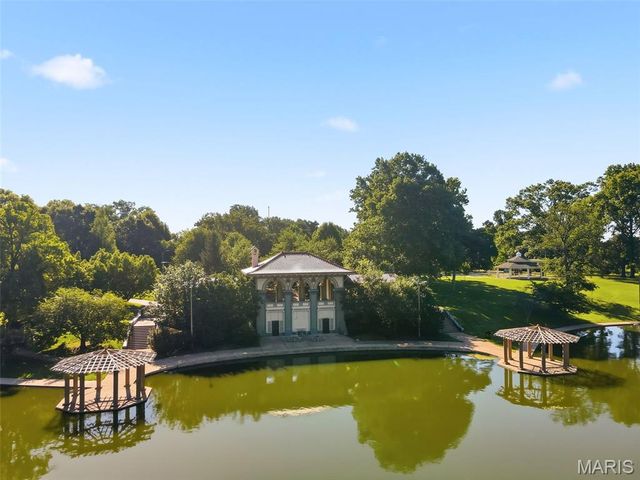 4672 Dewey Avenue, St Louis, MO 63116
