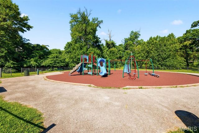 4672 Dewey Avenue, St Louis, MO 63116
