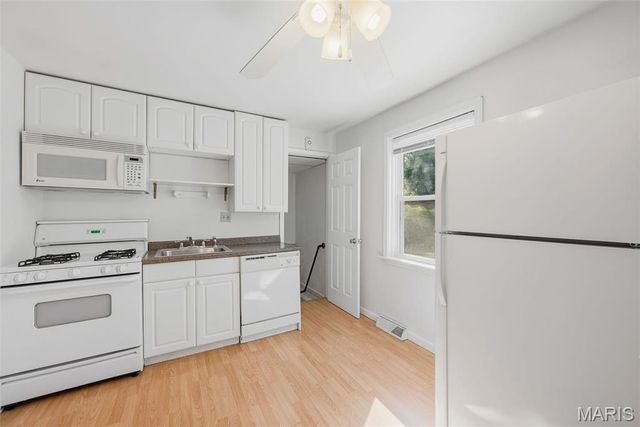 4672 Dewey Avenue, St Louis, MO 63116
