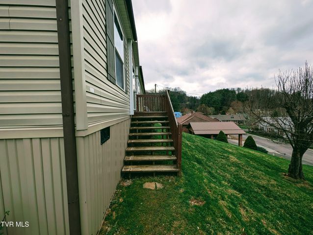 129 Grandview Drive, Clintwood, VA 24228