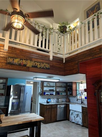 2153 6th St, Ingleside, TX 78362