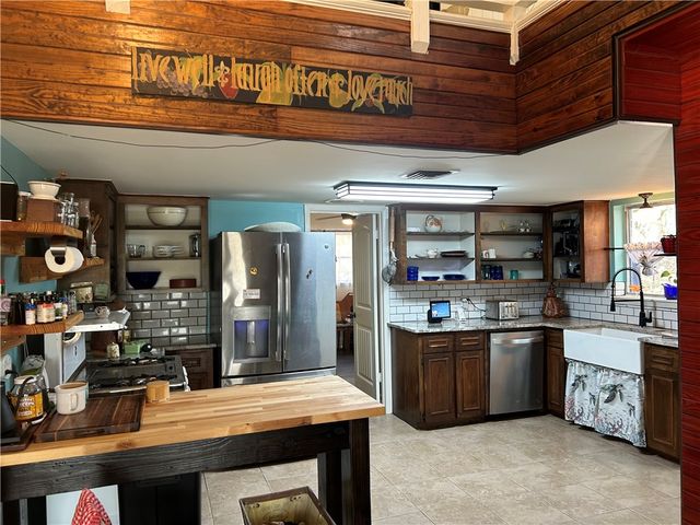 2153 6th St, Ingleside, TX 78362