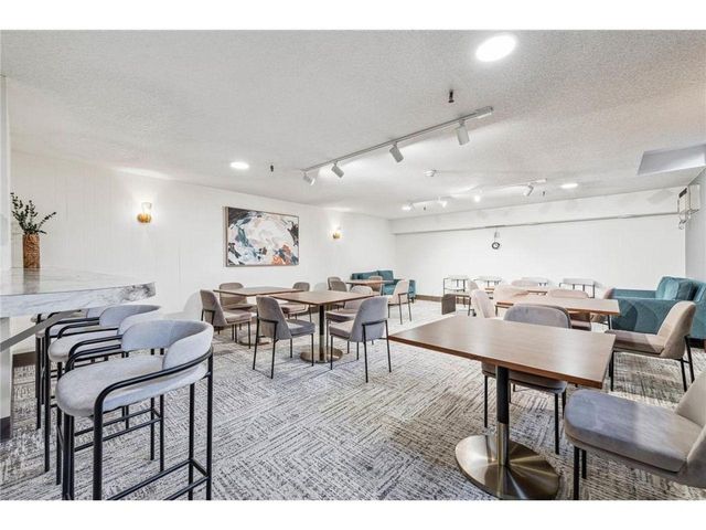 4101 Parklawn Avenue 236, Edina, MN 55435