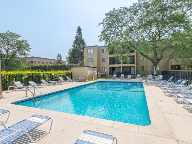 4101 Parklawn Avenue 236, Edina, MN 55435
