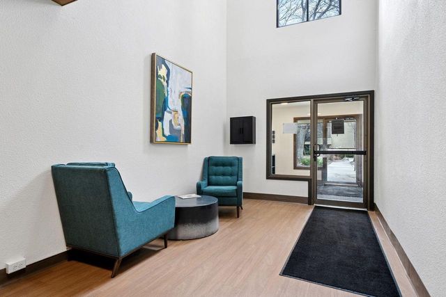 4101 Parklawn Avenue 236, Edina, MN 55435