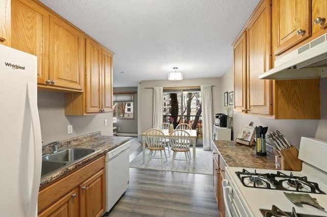 4101 Parklawn Avenue 236, Edina, MN 55435