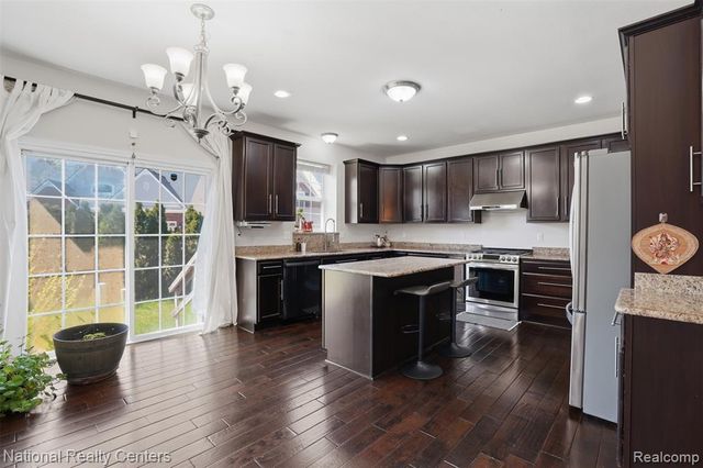 51161 Hallfield Street, Novi, MI 48374