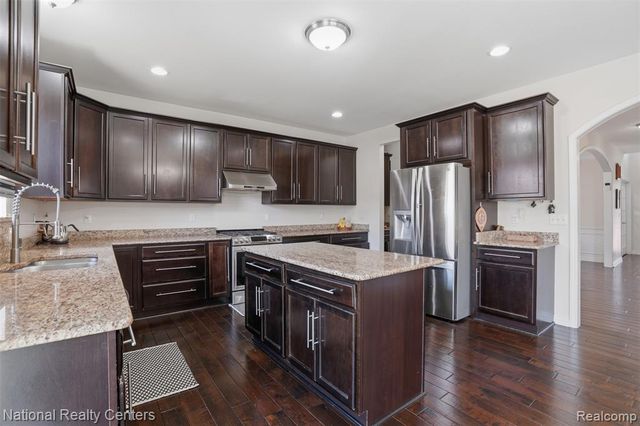 51161 Hallfield Street, Novi, MI 48374