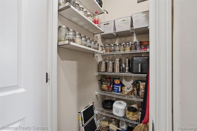 51161 Hallfield Street, Novi, MI 48374