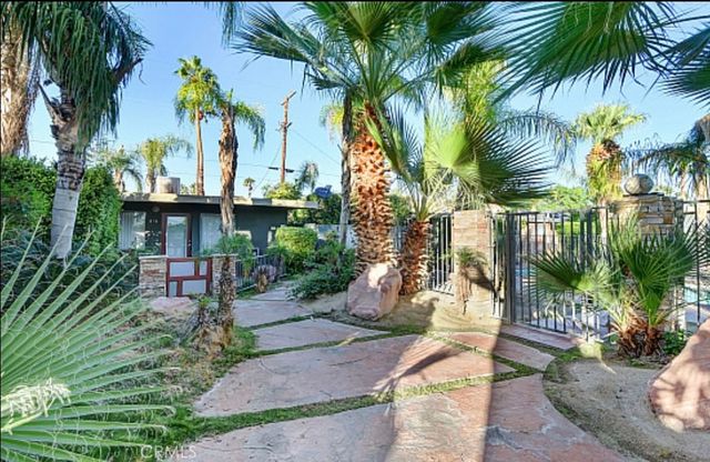 920 E Chuckwalla Road, Palm Springs, CA 92262