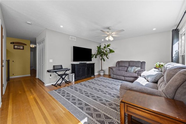 5 Starlight Circle, Perinton, NY 14450
