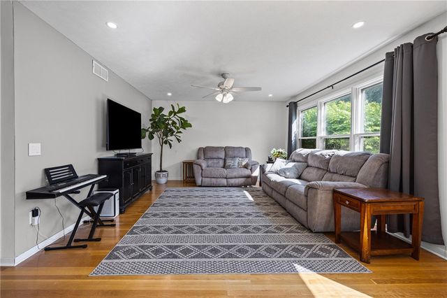 5 Starlight Circle, Perinton, NY 14450