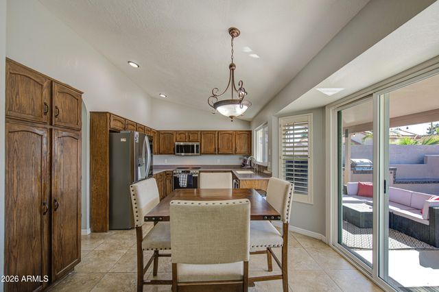 5651 E Fairfield Street E, Mesa, AZ 85205