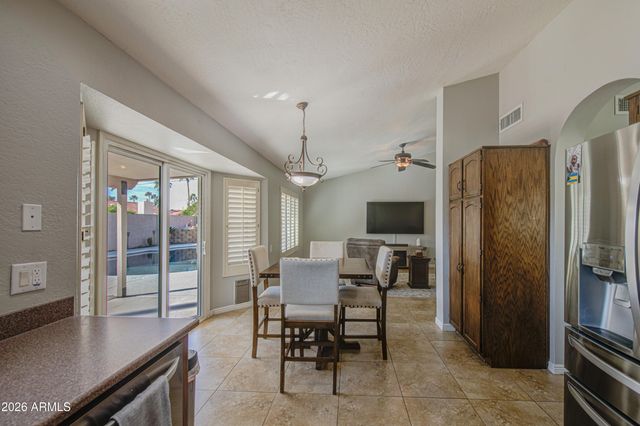 5651 E Fairfield Street E, Mesa, AZ 85205