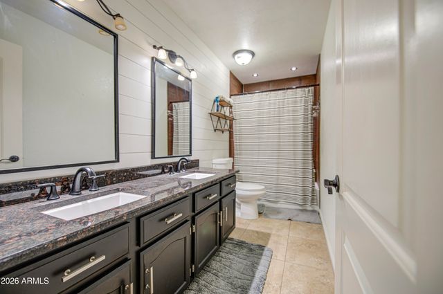 5651 E Fairfield Street E, Mesa, AZ 85205