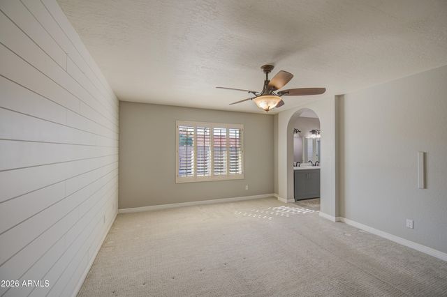 5651 E Fairfield Street E, Mesa, AZ 85205