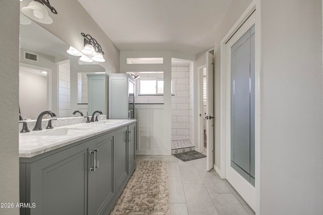 5651 E Fairfield Street E, Mesa, AZ 85205