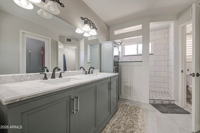 5651 E Fairfield Street E, Mesa, AZ 85205