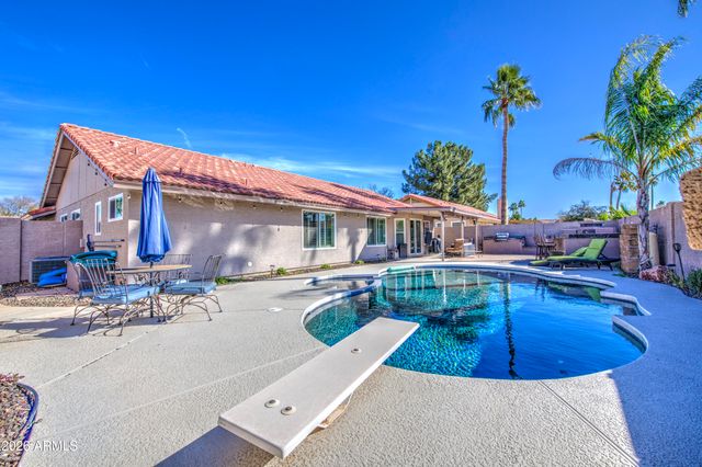 5651 E Fairfield Street E, Mesa, AZ 85205