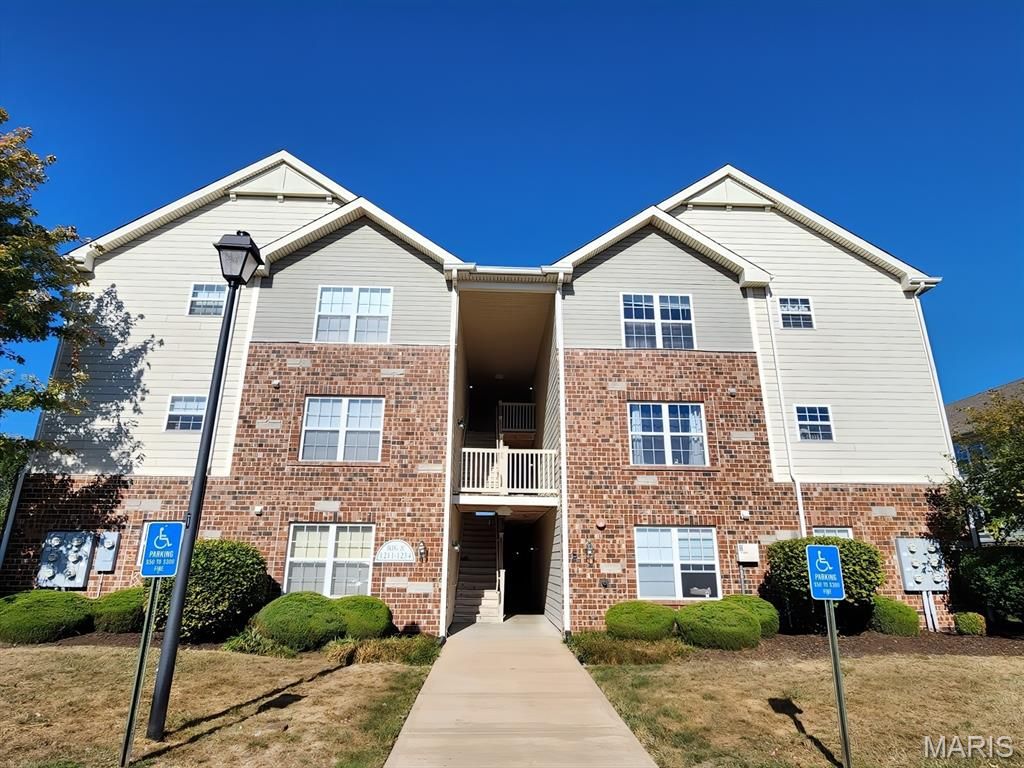 1231 Piedmont Circle, St Peters, MO 63304