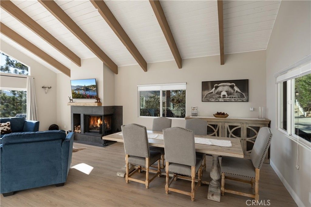 Image 10 of property listing at 43911 Yosemite Drive, Big Bear Lake, CA 92315